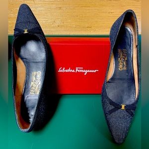 Authentic Salvatore Ferragamo denim flats.